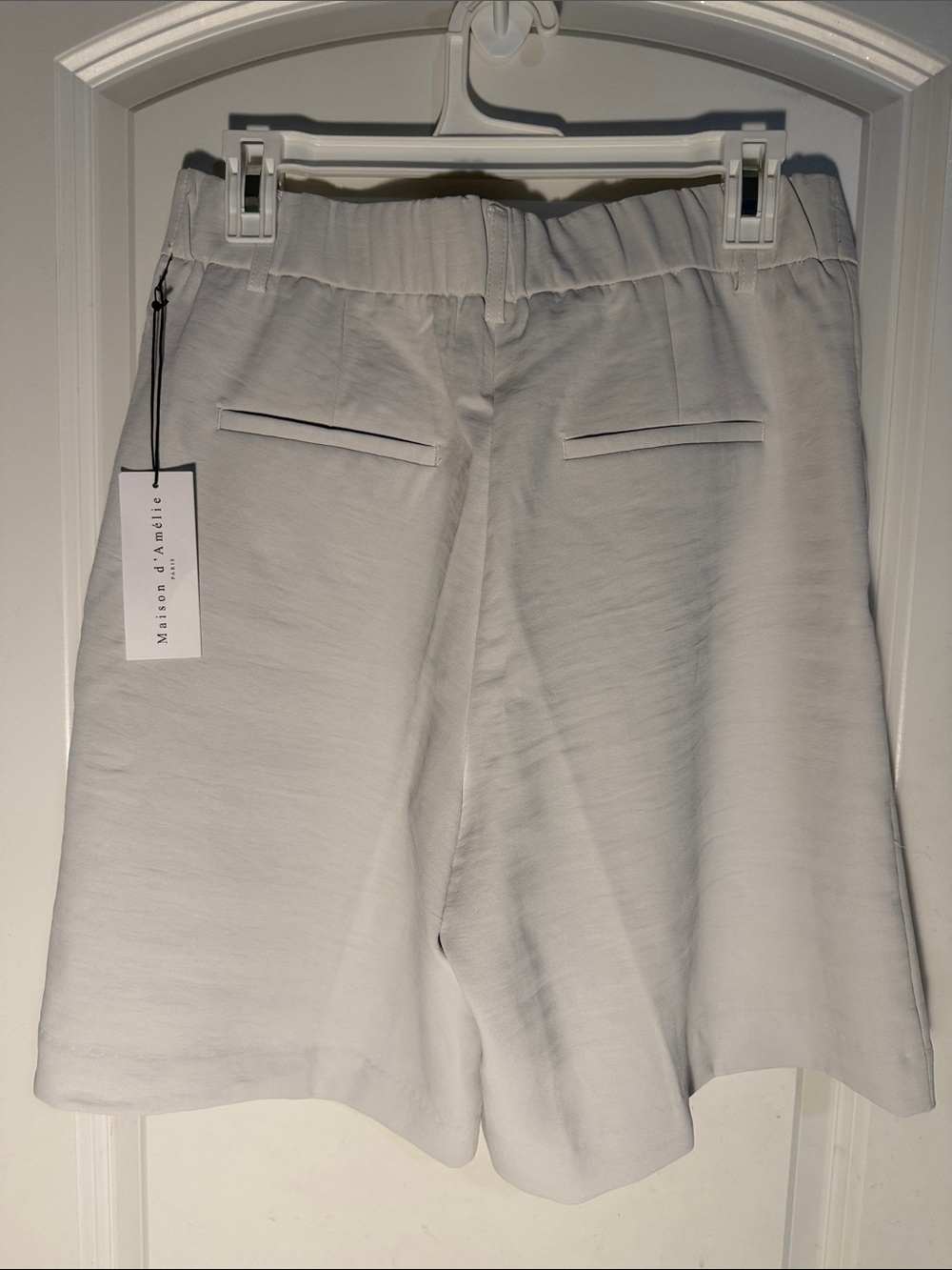 High-Rise White Pleated Women’s Bermuda Shorts - Picture 6 of 6